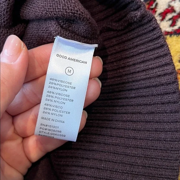 Good American Relaxed Deep V-neck Sweater - Picture 12 of 12